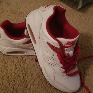 NEARLEY NEW ! NIKE AIRMAX TRAINNERS..